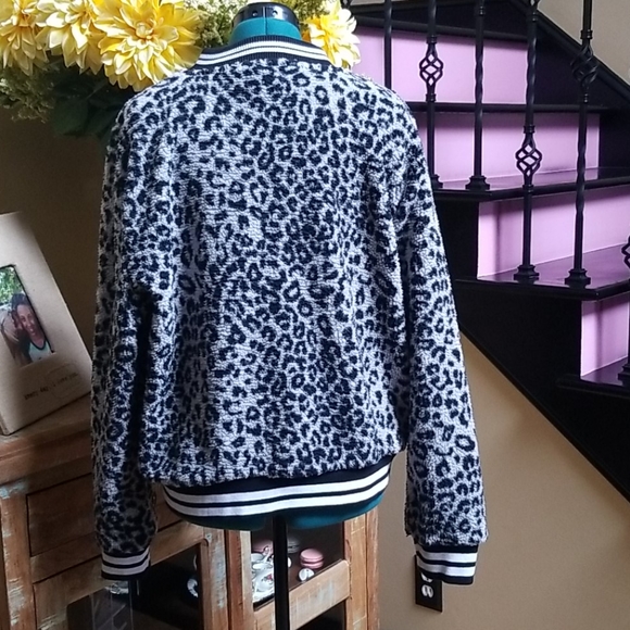 New PINK VS LTD EDT Leopard Sherpa Bomber Jacket - Picture 5 of 6